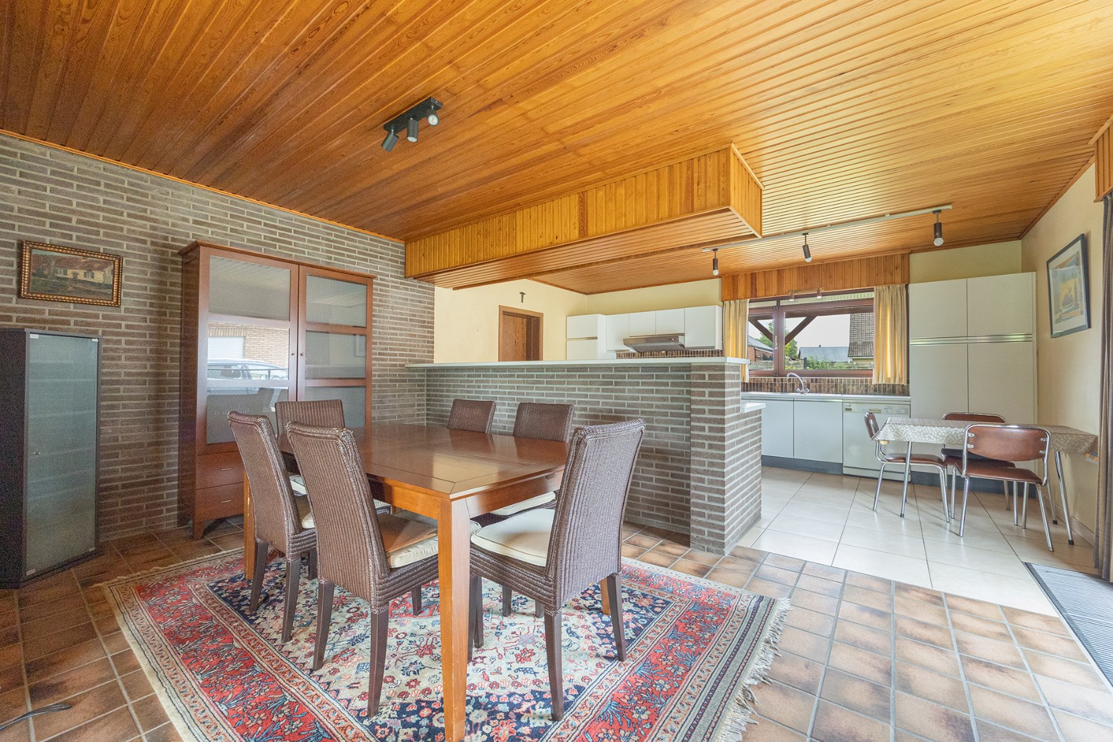 Open bebouwing met tuin en garage 