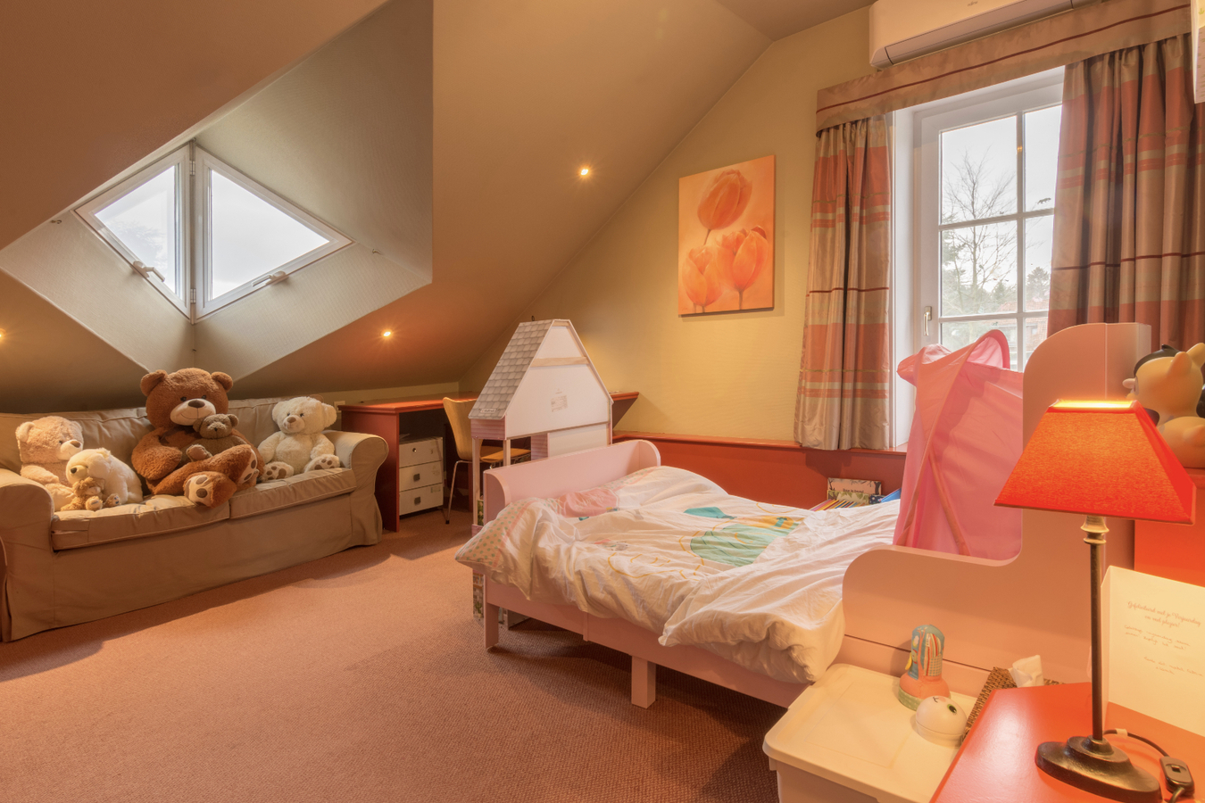 Ruime gezinswoning met verwarmd buitenzwembad 