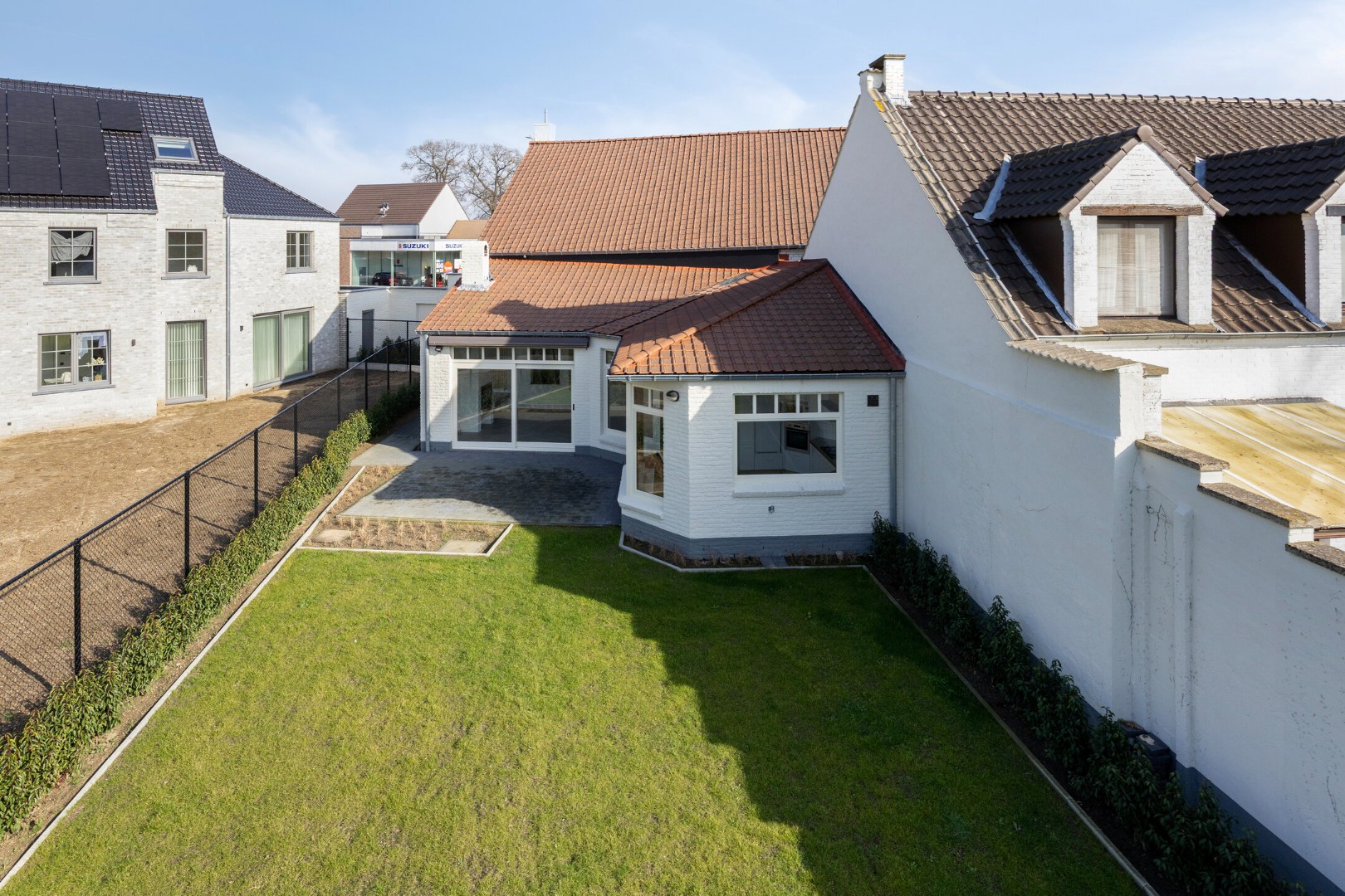 Instapklare gezinswoning met praktijkruimte 