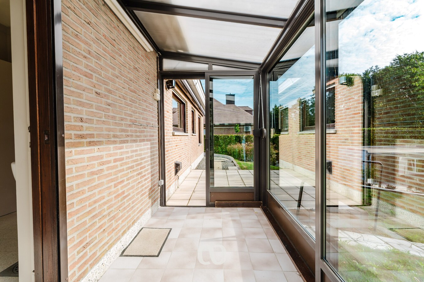 Stevige laagbouwwoning met ruime tuin vlakbij centrum Oudenaarde 