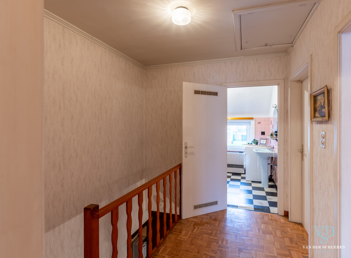 Degelijke, op te frissen Half Open Bebouwing. 