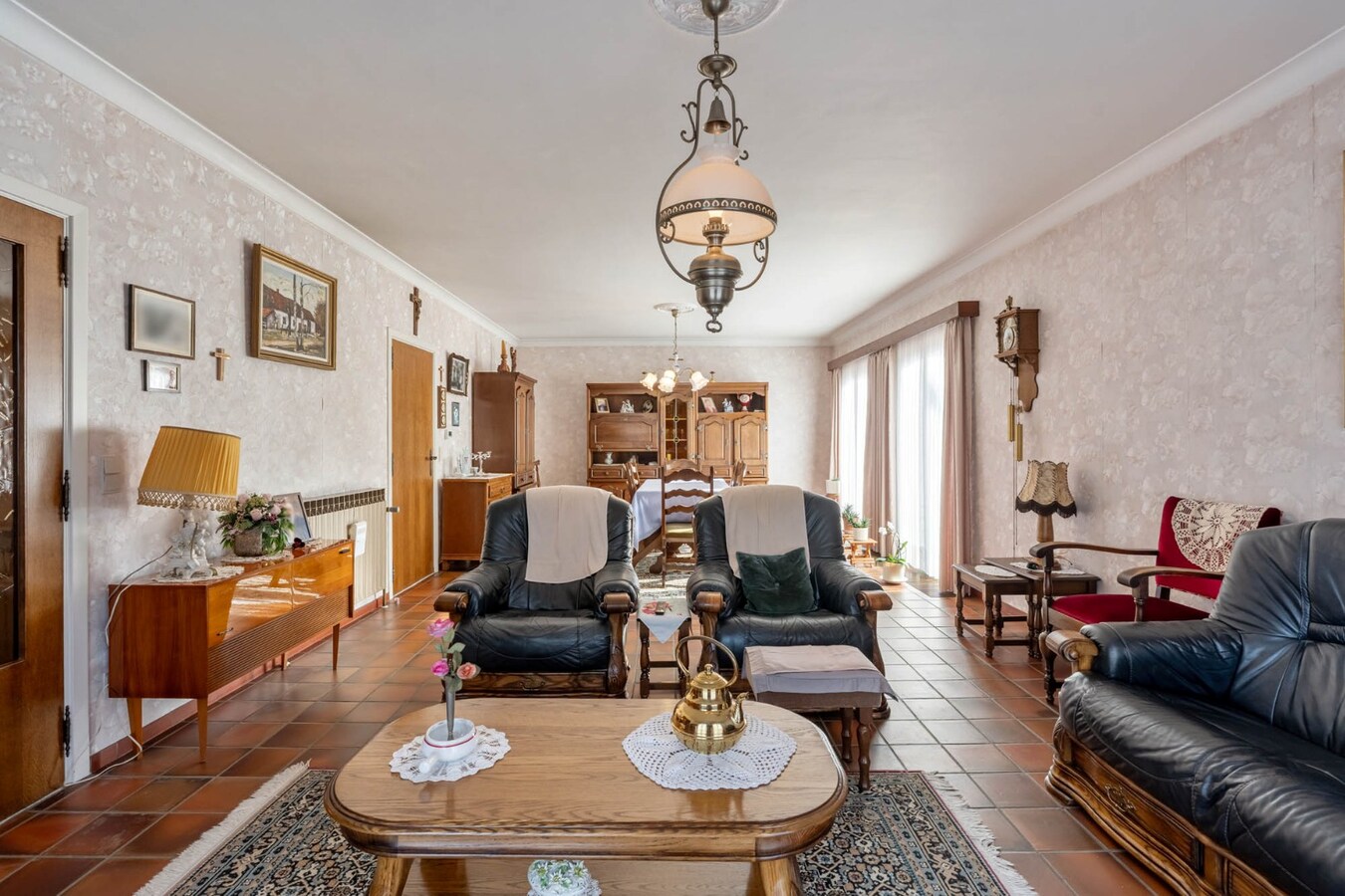 Gelijkvloerse, verzorgde woning gelegen op een perceel van 6a37ca, vlakbij het centrum, scholen, wandel- en fietsroutes 