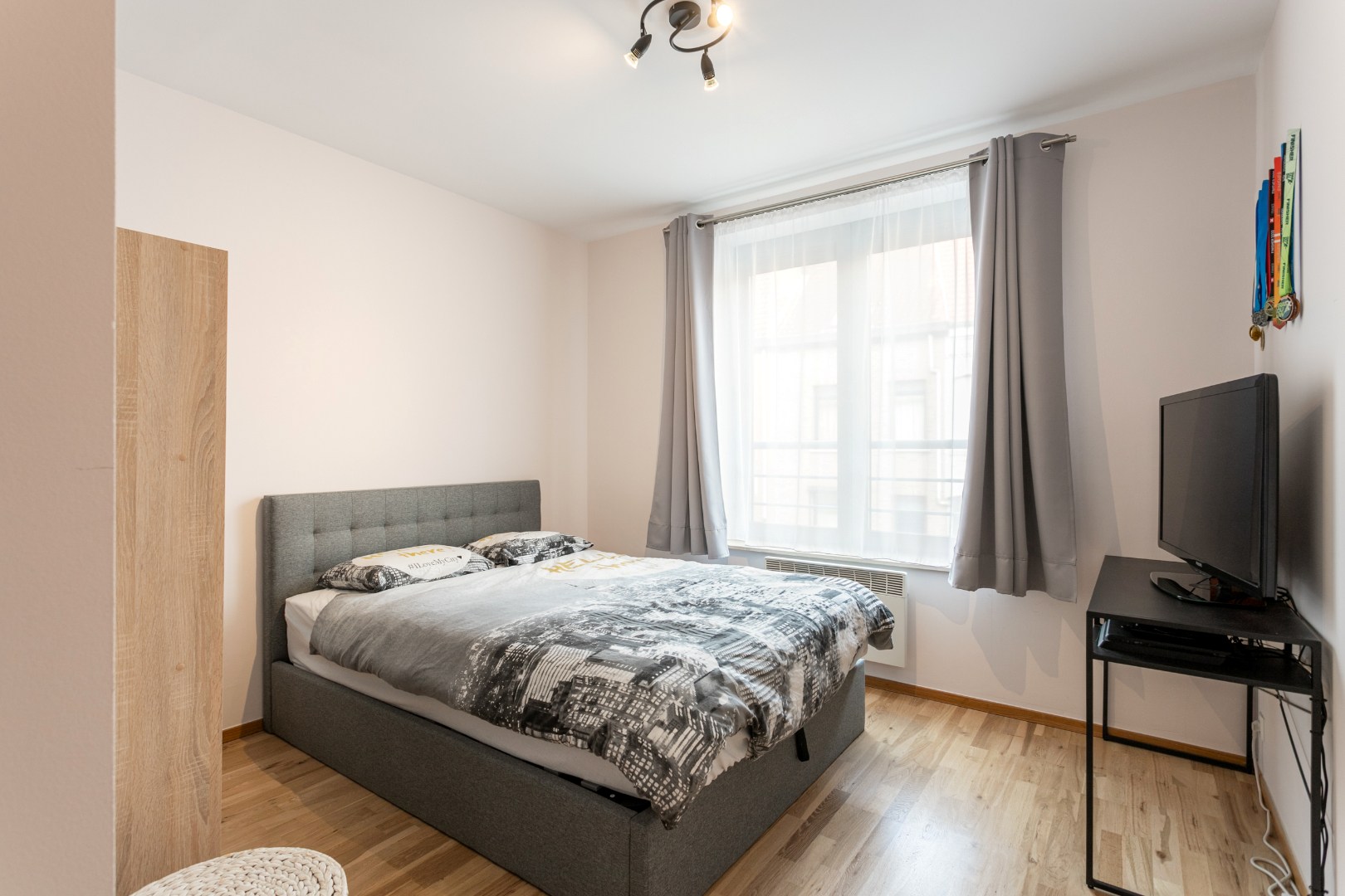 Instapklaar appartement met 2 slaapkamers, kelder en ondergrondse autostaanplaats 