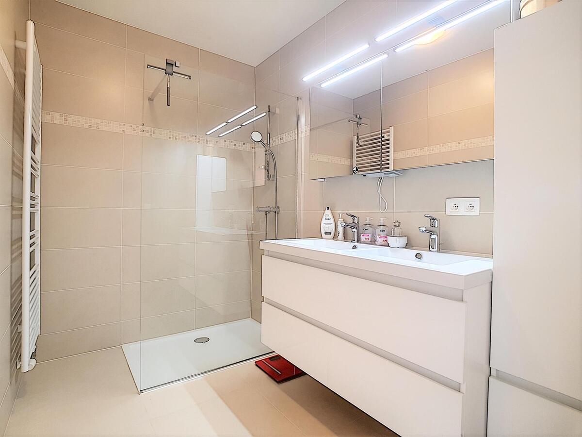 Zeer recent (°2017) woonappartement op de Rederskaai mét autostandplaats - Zeebrugge 