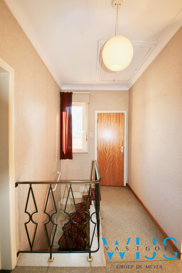 Te renoveren gezinswoning op een zonnig perceel van 1184m² te Wachtebeke ! 