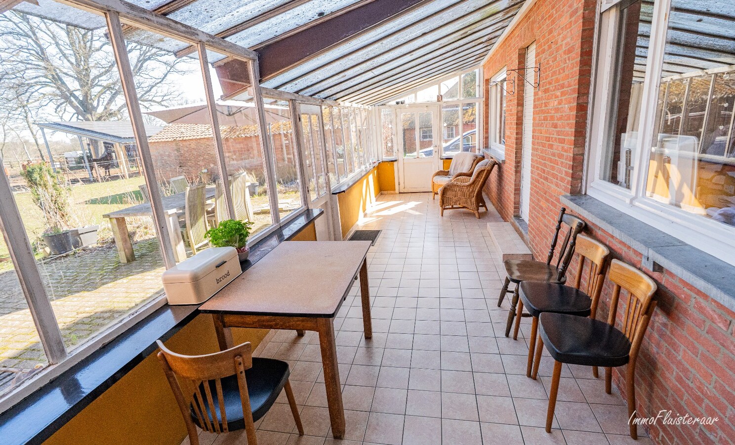 Ruime woning met stalgebouw op ca. 2,9 ha te Meerhout (Optie aankoop ca. 3 ha extra weiland) 