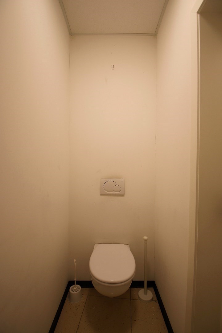 Recente handelsruimte met kelder in de Nieuwstraat te Geel 