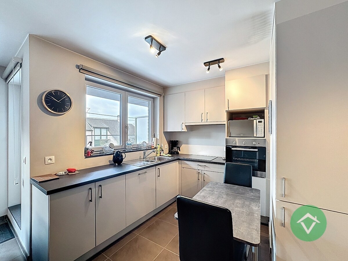 Appartement met 2 slaapkamers en terras te Roeselare 