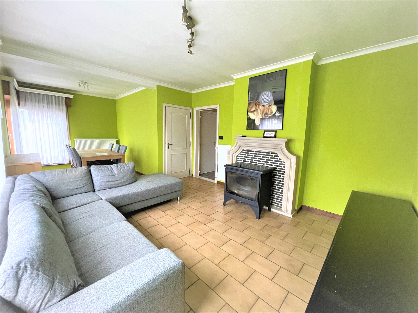 Statige halfopen woning met 3 slaapkamers en garage 