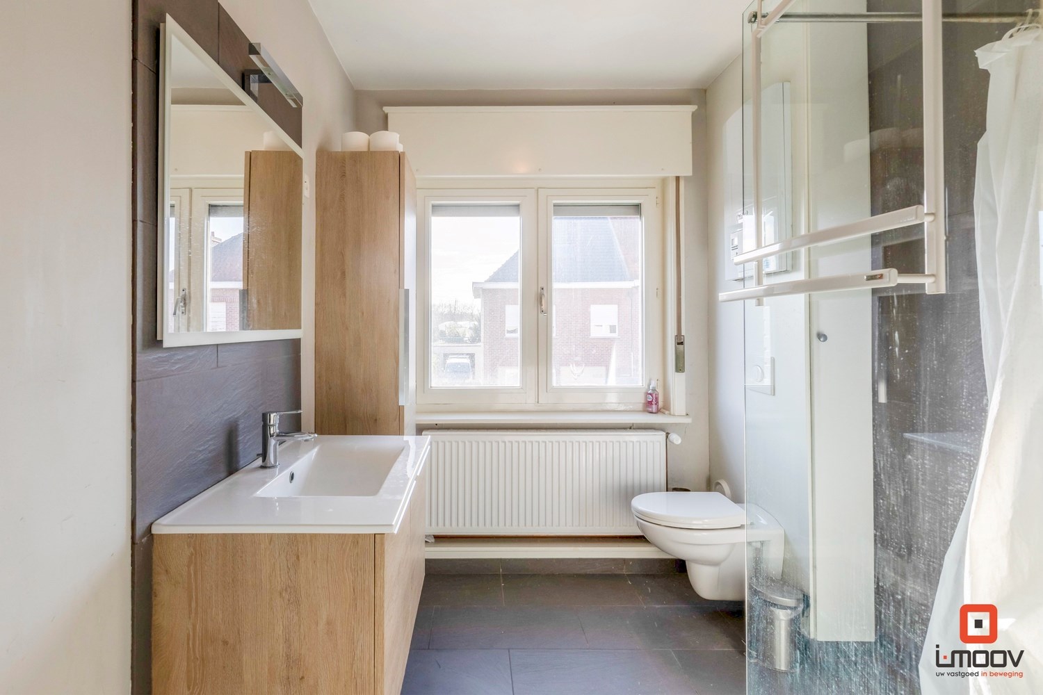 Ruime eengezinswoning met prachtige tuin en garage 