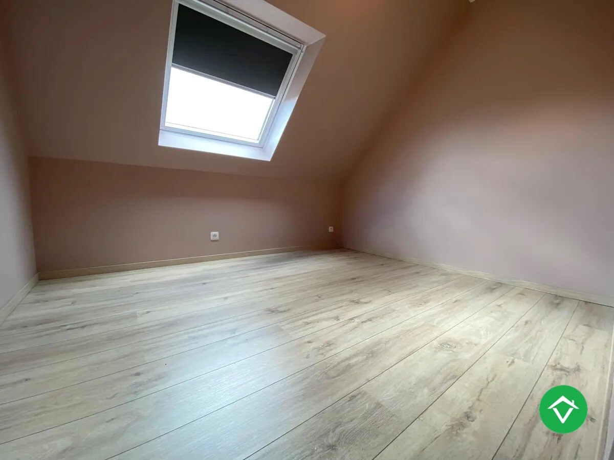 Ruime nieuwbouw woning met 3 slaapkamers, tuin  met tuinhuis en garage te Kortemark 