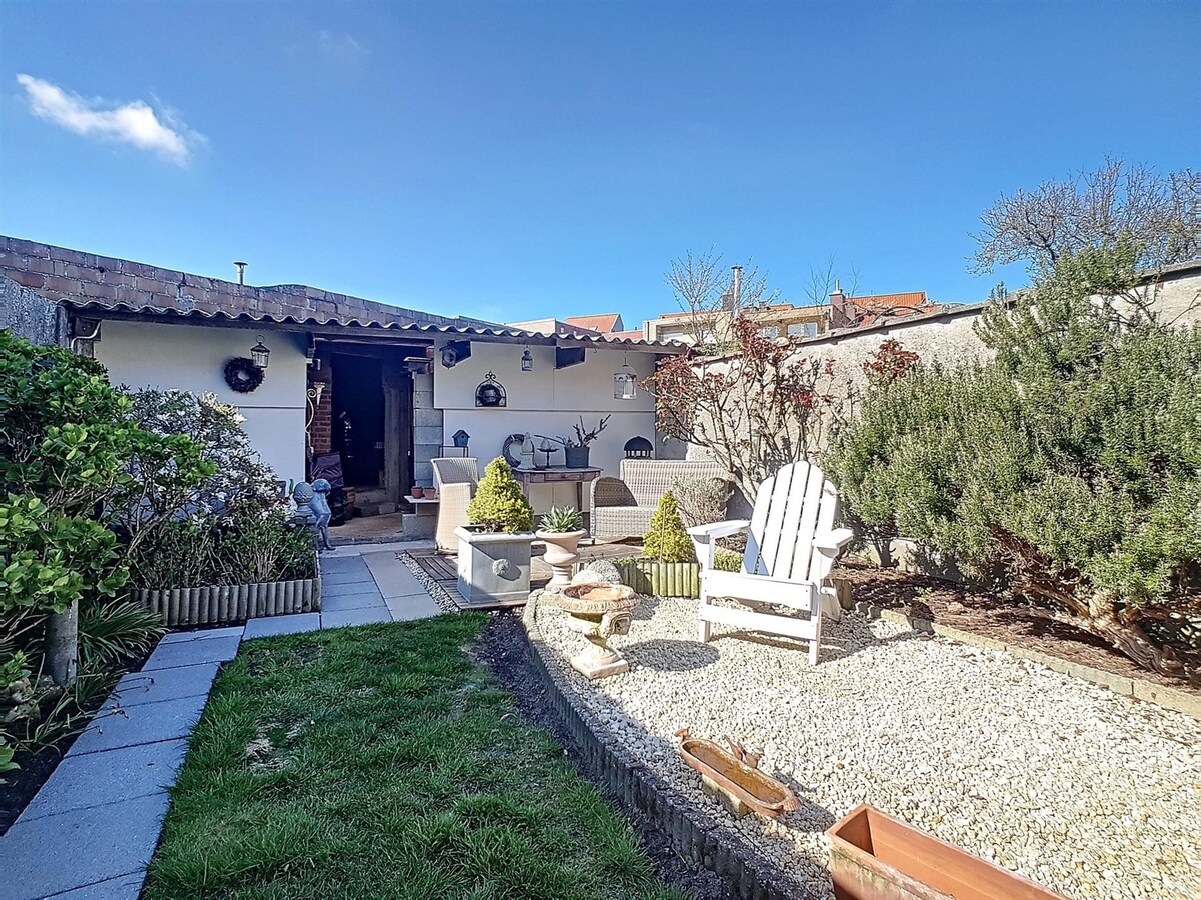 Zeer knappe woning met drie grote slaapkamers, tuin en mogelijk tot garage - Heist 