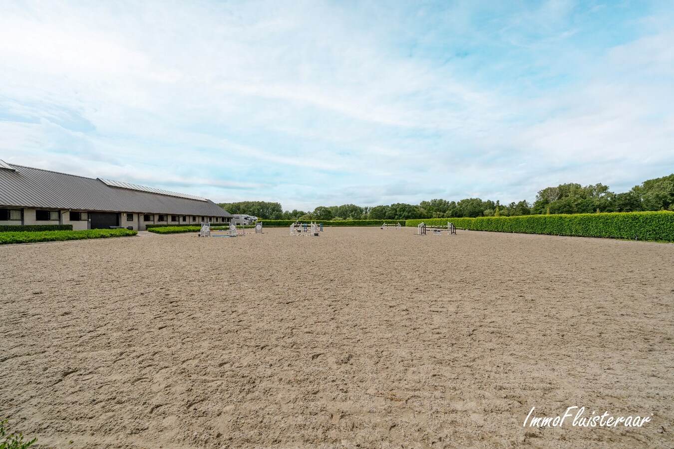 Prachtige professionele paardenaccommodatie op ca. 10 ha te Oudbergen 
