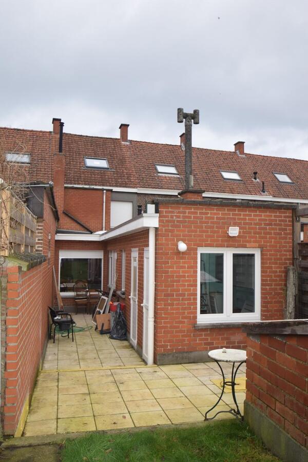 Welgelegen instapklare woning met 3 slaapkamers en diepe tuin 