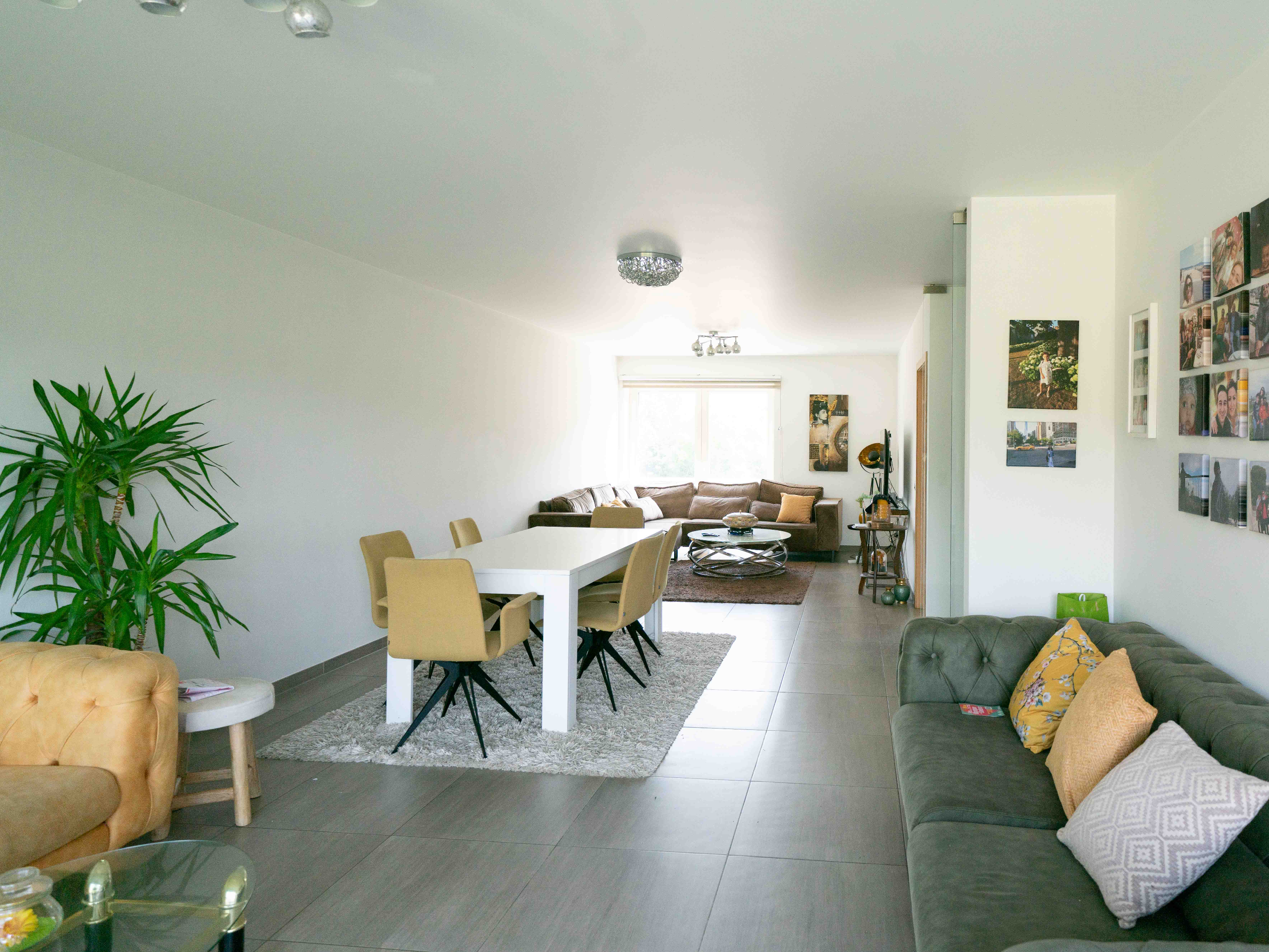 Zéér ruime en recente woning met 3 kamers en 2 badkamers 