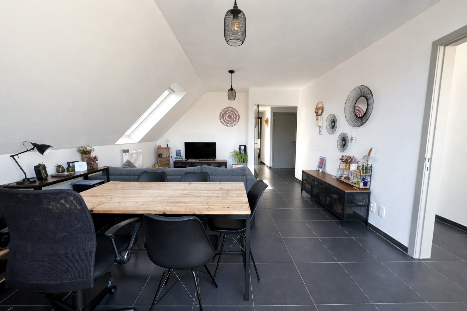 Instapklaar 2-slp appartement met terras én garage, Torhout Wijnendale 