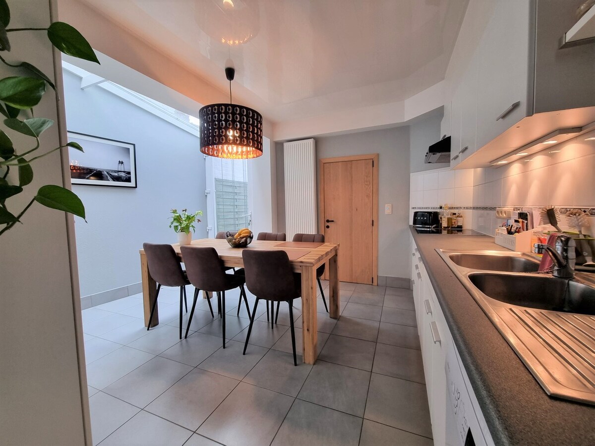 Leuke woning met mooi terras en achteruitgang te Heist 