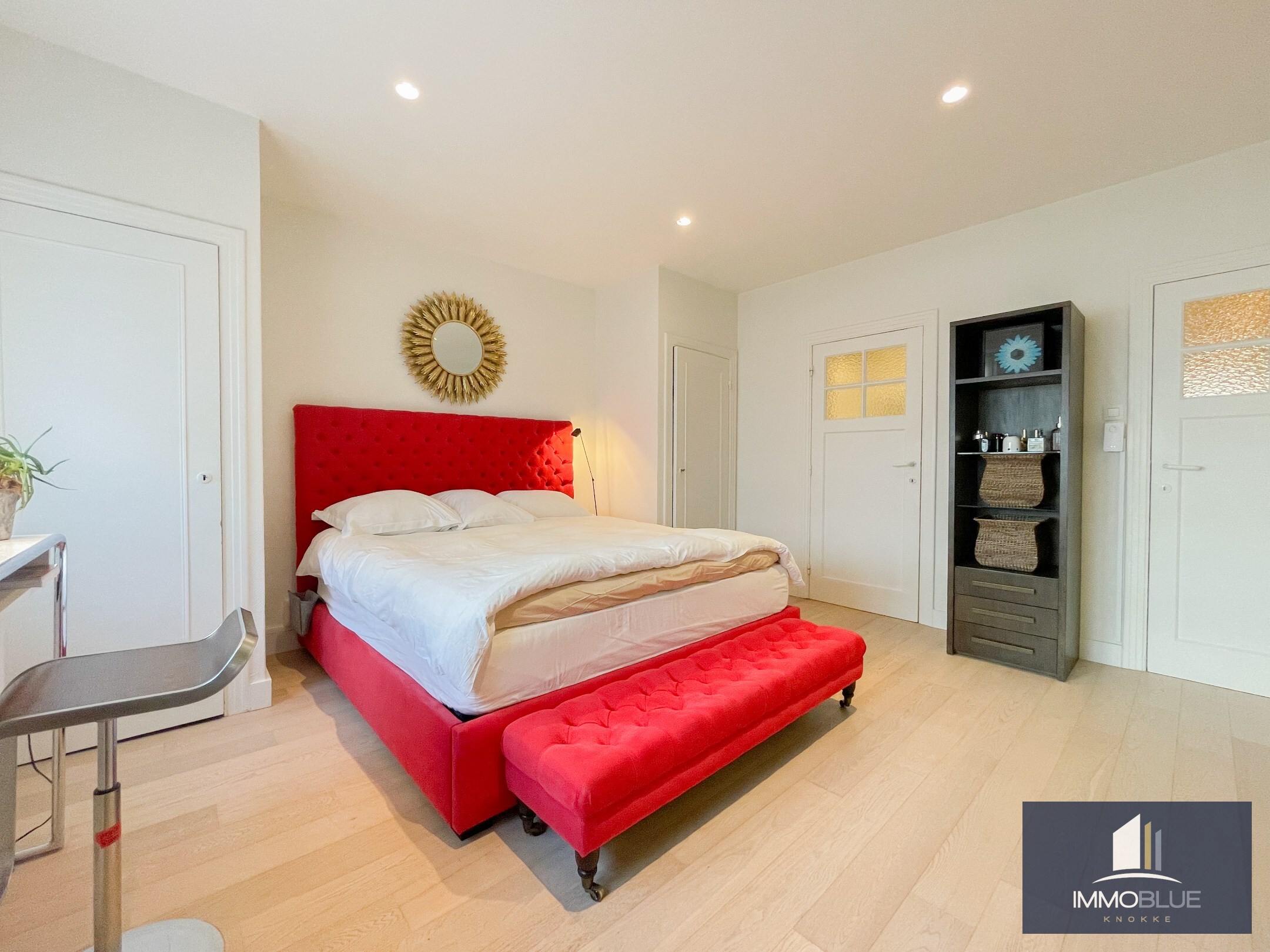 EXCLUSIEF TE KOOP : Uiterst aangenaam instapklaar appartement, hartje Zoute met open zicht. 