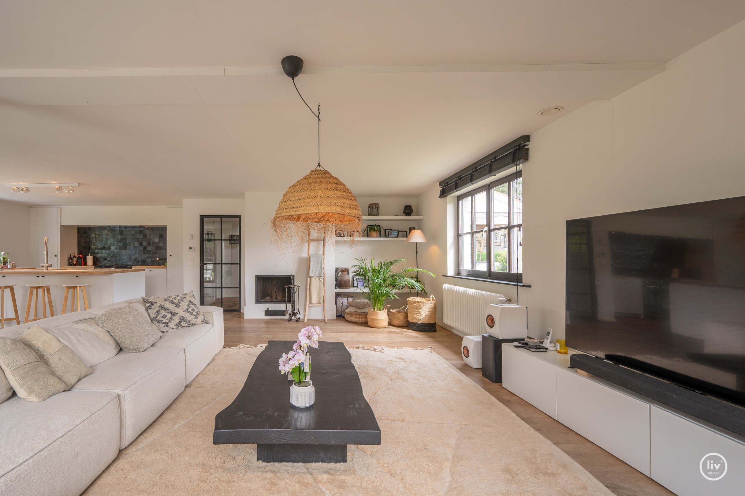 Prachtige vrijstaande villa rustig gelegen te Monikkendreef op een mooi perceel van 1000m2. 