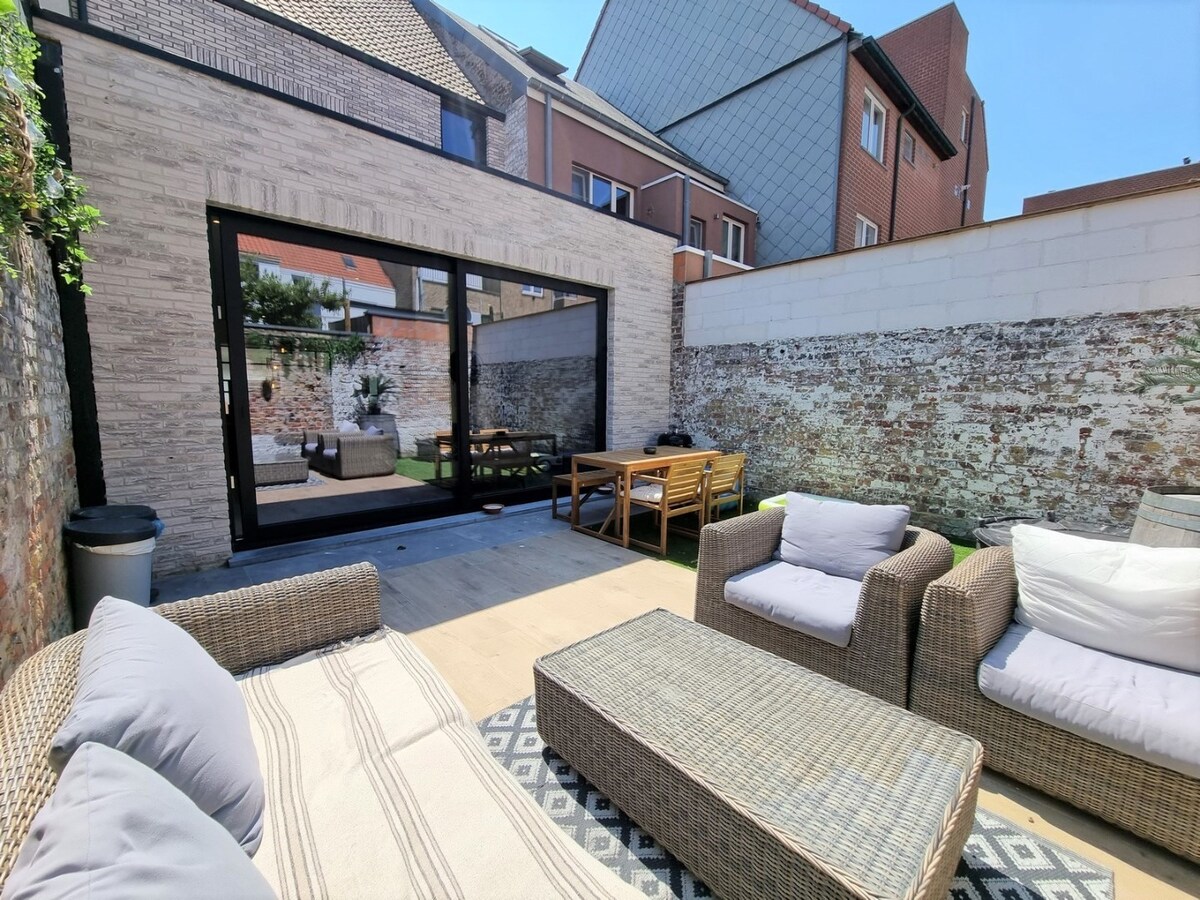 Knap gerenoveerde gezinswoning vlakbij het strand te Heist 