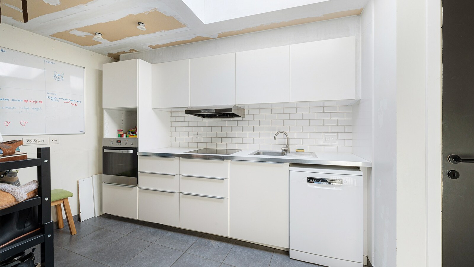 Ruime gezinswoning met handelsruimte op toplocatie in het bruisende Westkapelle. 