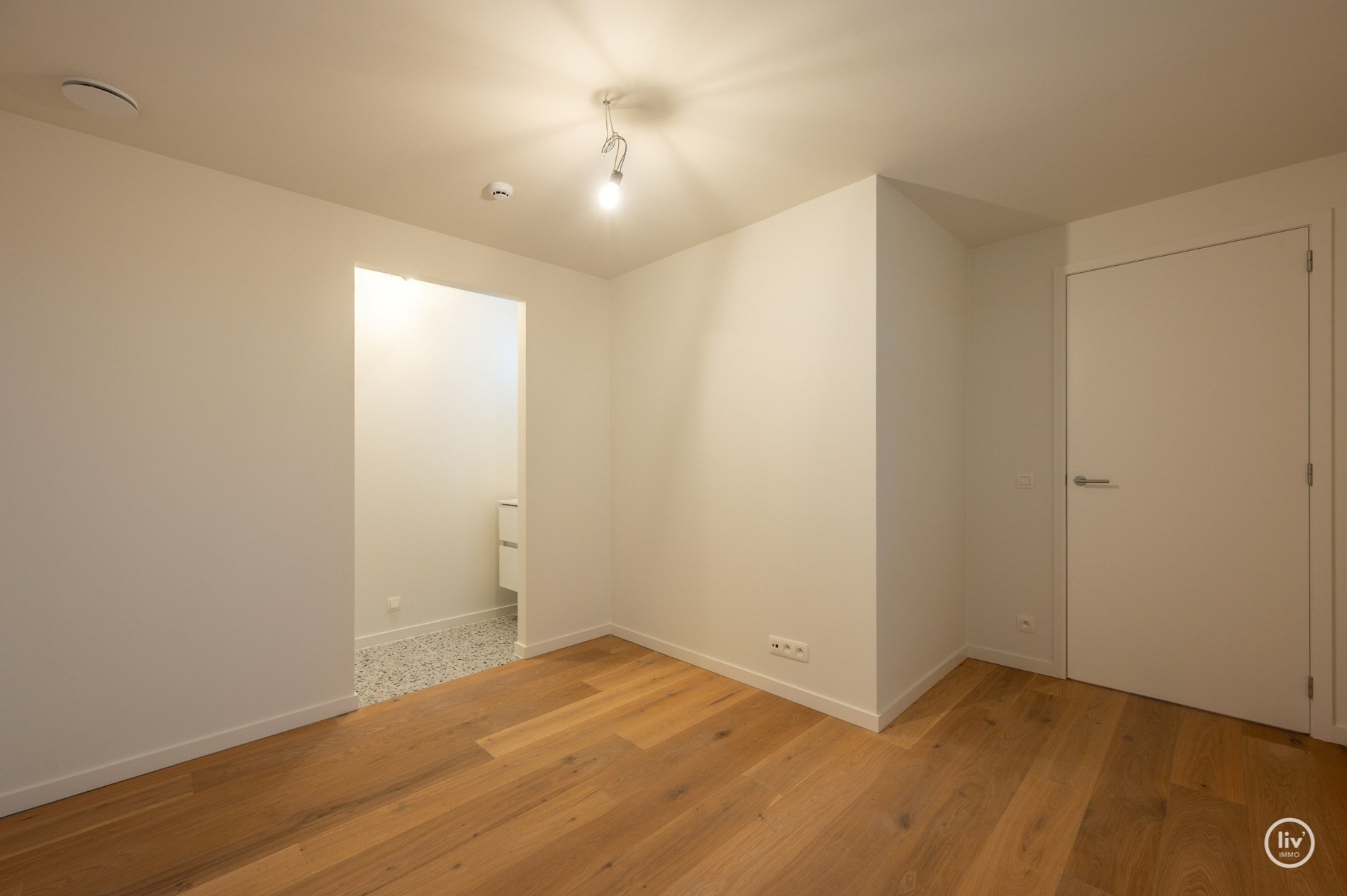 Portes ouvertes Dimanche 26/07 (09h à 16h): Appartement neuf entièrement prêt à emménager avec une largeur de façade de 10m. 