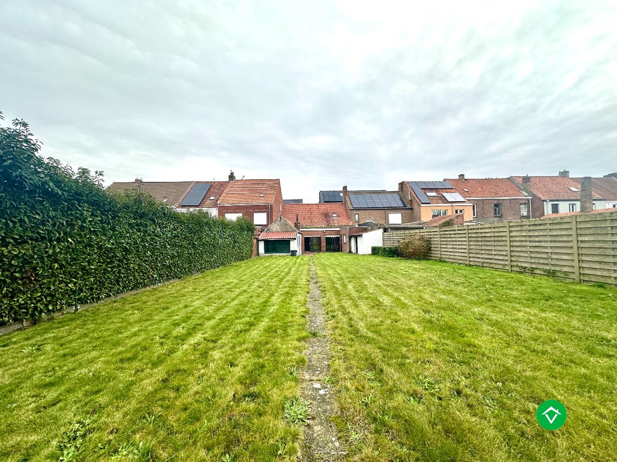 Rijwoning in het centrum van Koekelare met mogelijkheden 