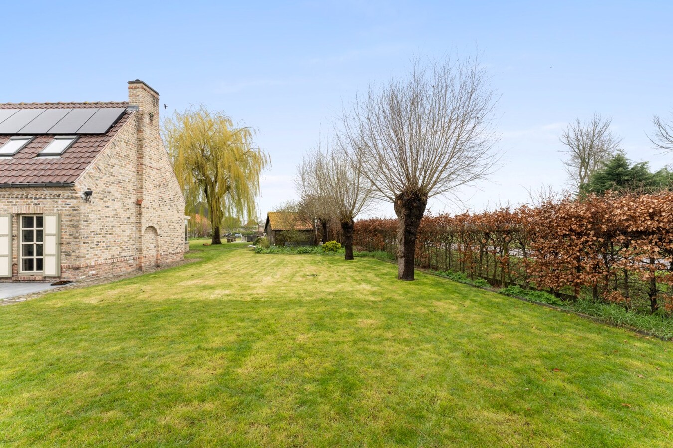 Woning met 4 slaapkamers en grote tuin te Koekelare 