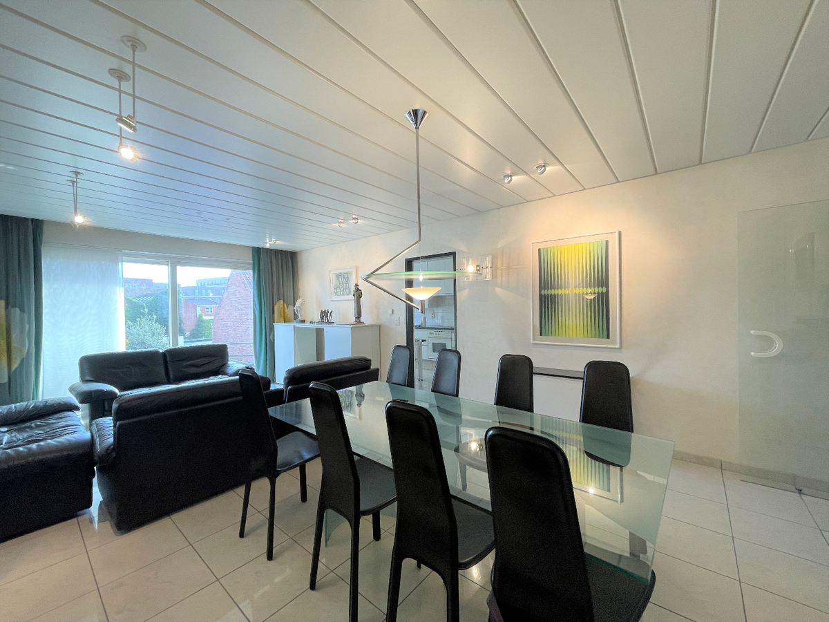 Ruim appartement met twee slaapkamers en garage te centrum Roeselare 