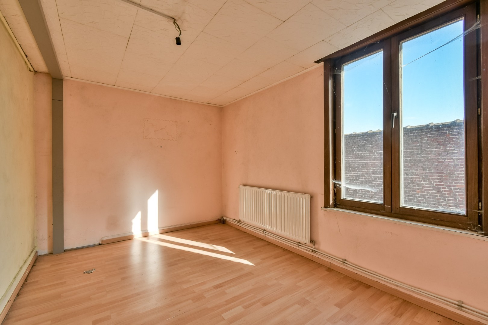 Te renoveren woningen met bijhorende loods! 