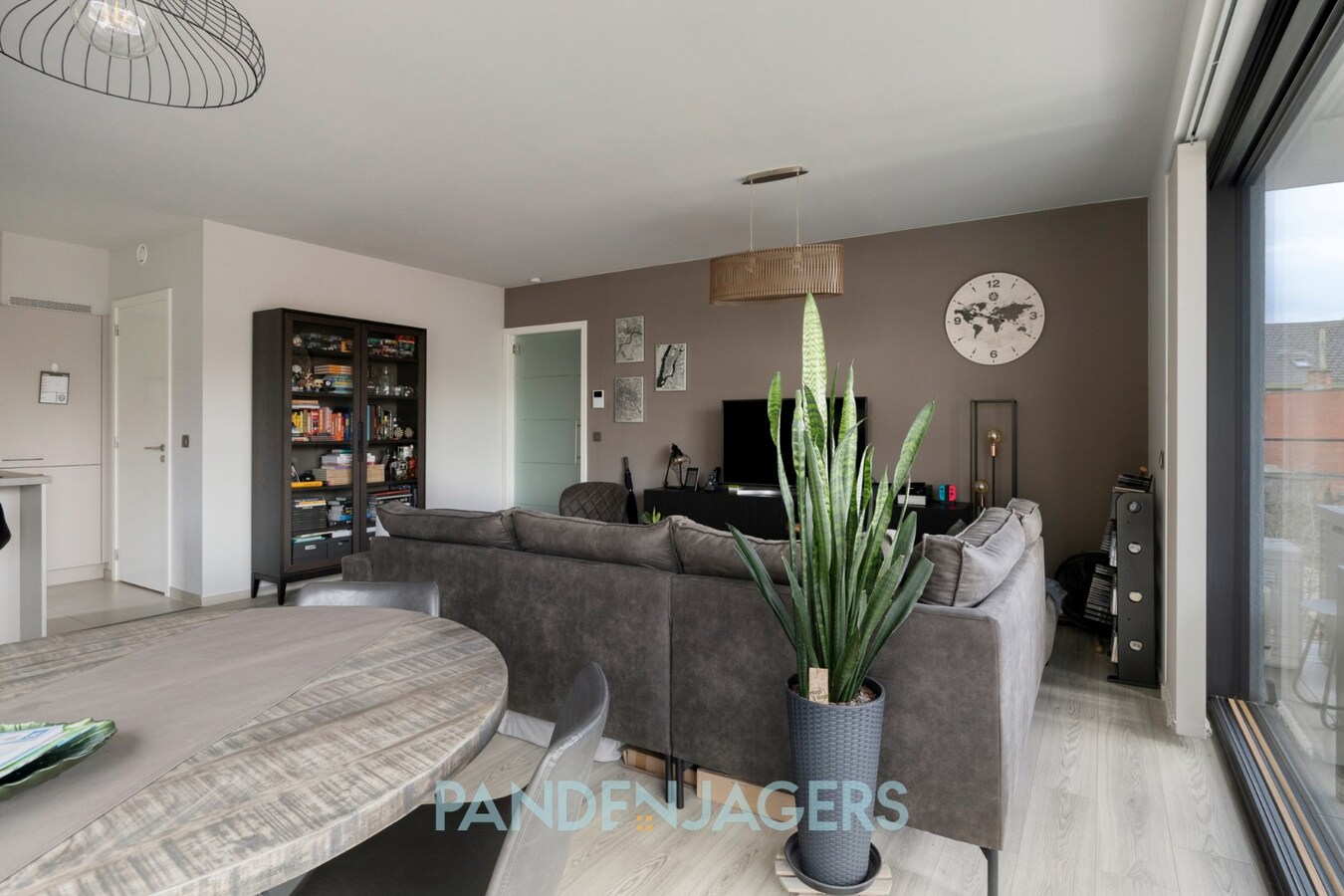 Instapklaar appartement met groot terras en ondergrondse parking in Willebroek 