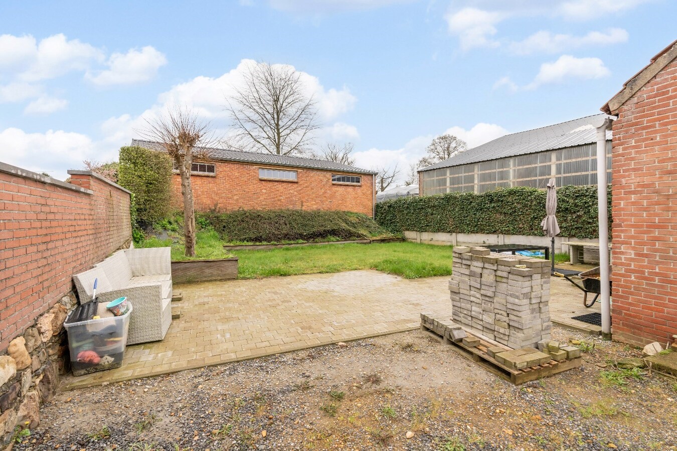 Ruime gerenoveerde woning in Niel-bij-As met 3 slaapkamers. 