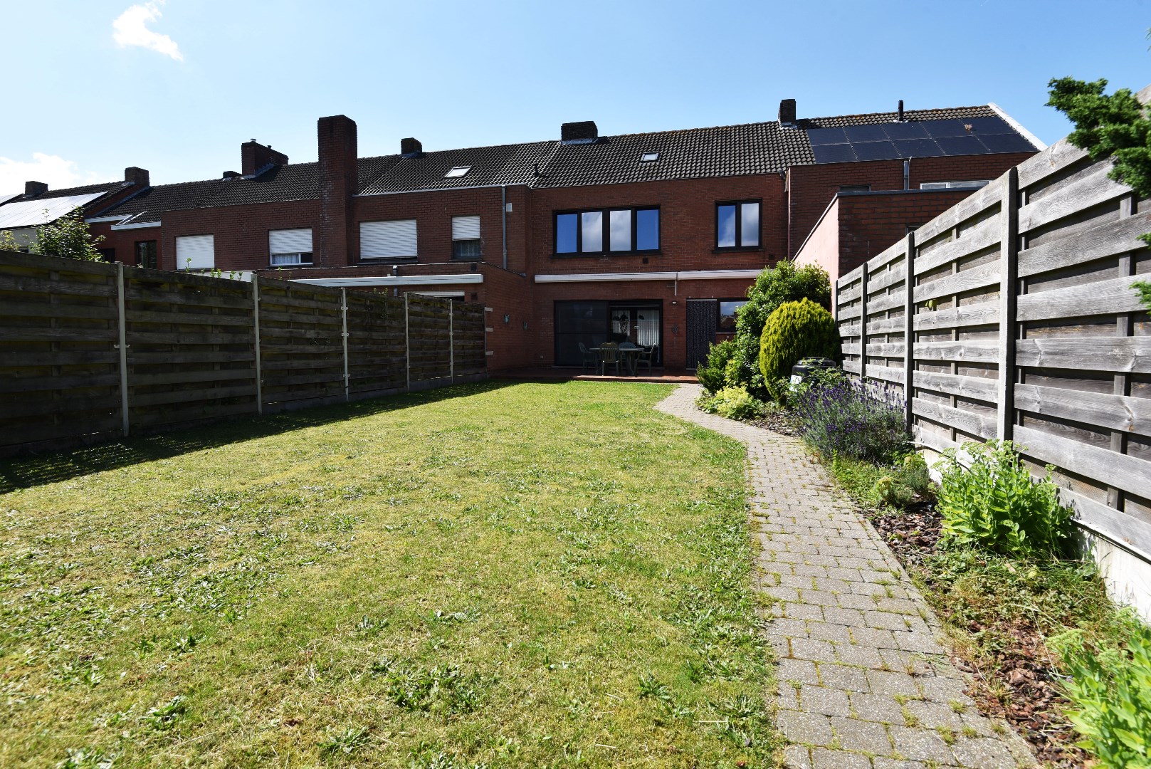 Gezinswoning 3 slpks, tuin en dubbele garage te centrum Eeklo 