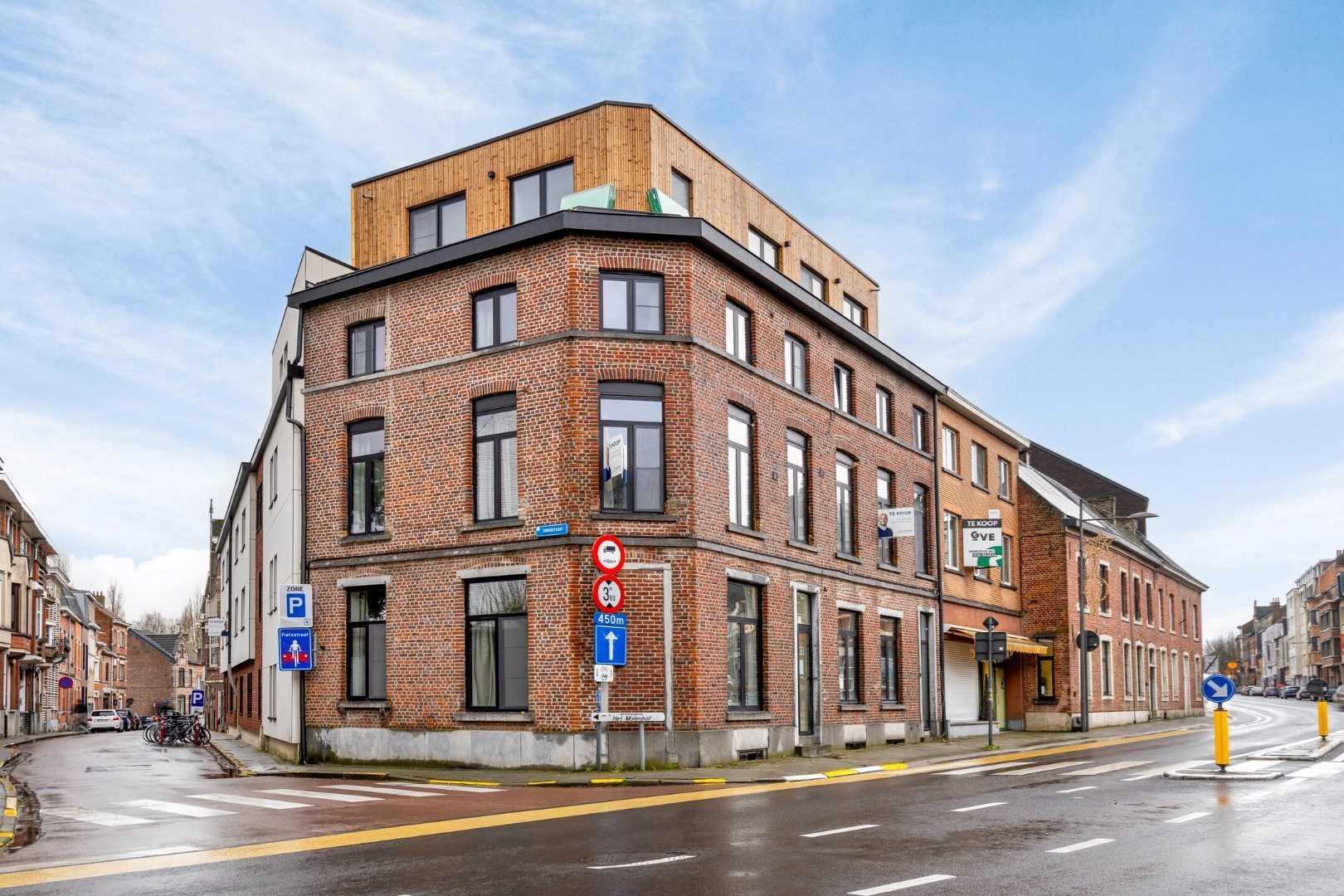 Volledig gerenoveerde en gemeubelde studentenkamers met privé-sanitair. 