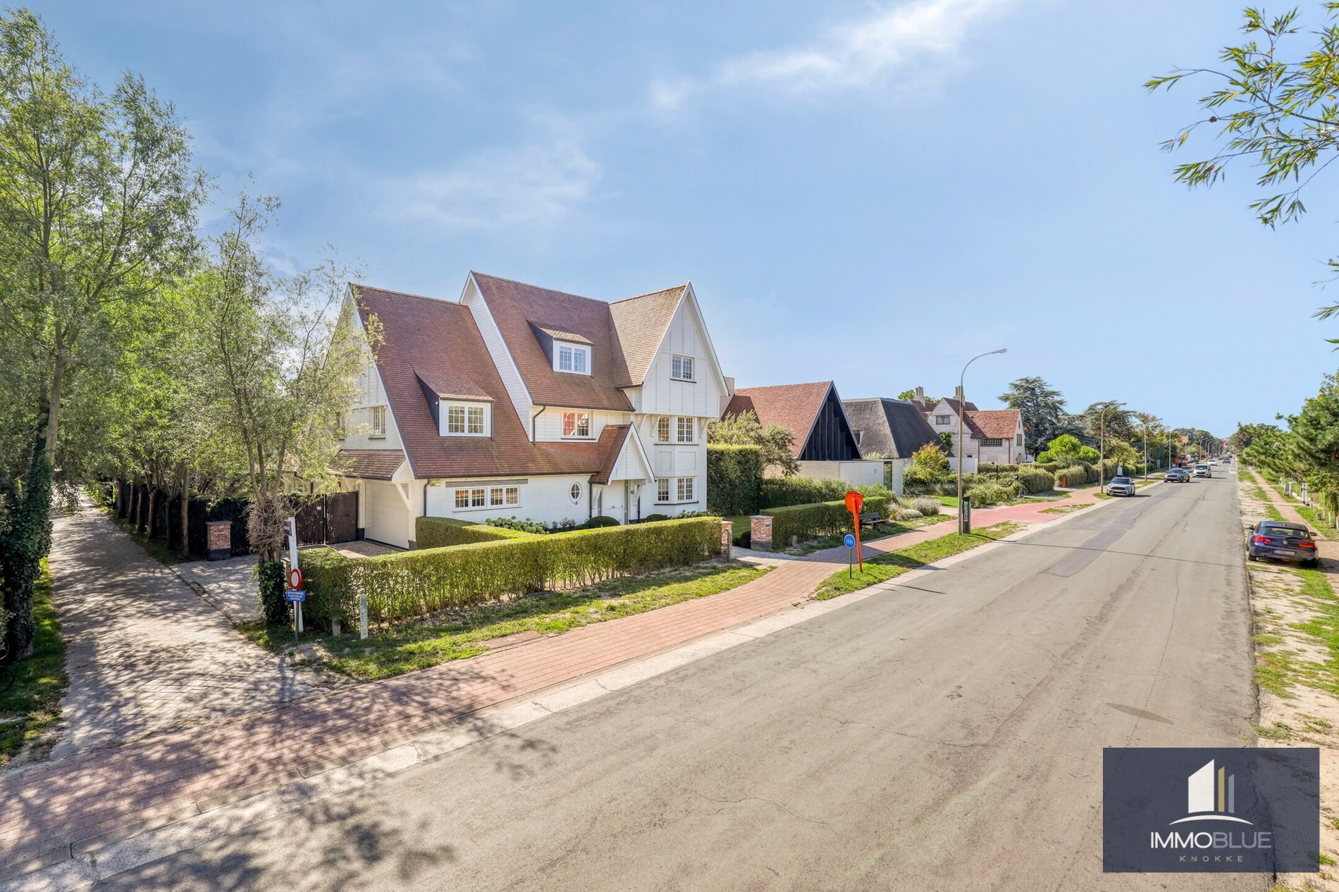 Luxueuze en stijlvolle villa in Engelse Cottage stijl met verwarmd zwembad gelegen in het Zoute. 