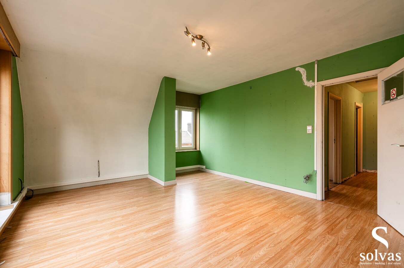 Handelswoning aan de N9 te Lovendegem! 