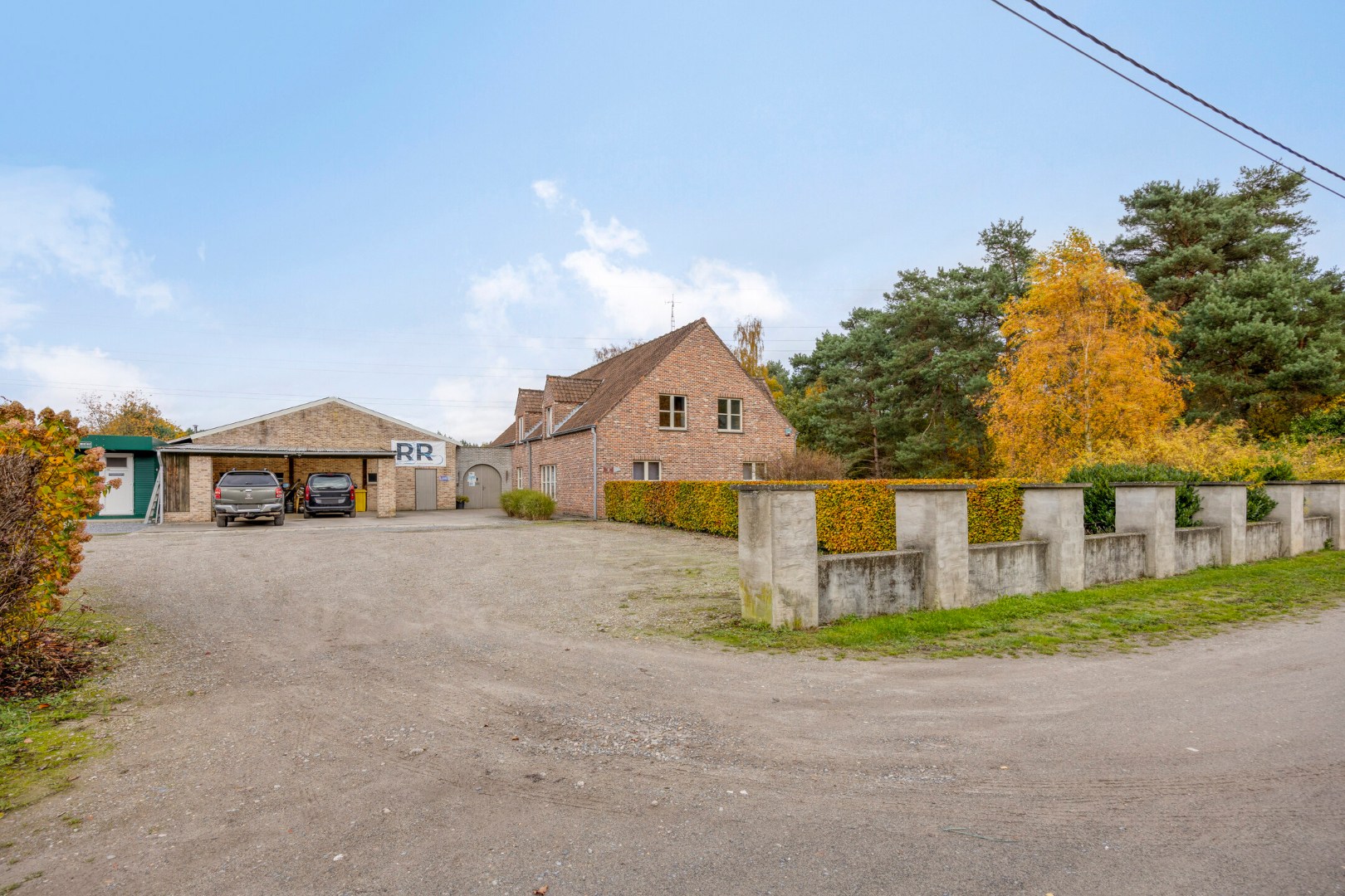 Ruime instapklare woning met 4 slpk. op perceel van 61a 2ca in Mol 