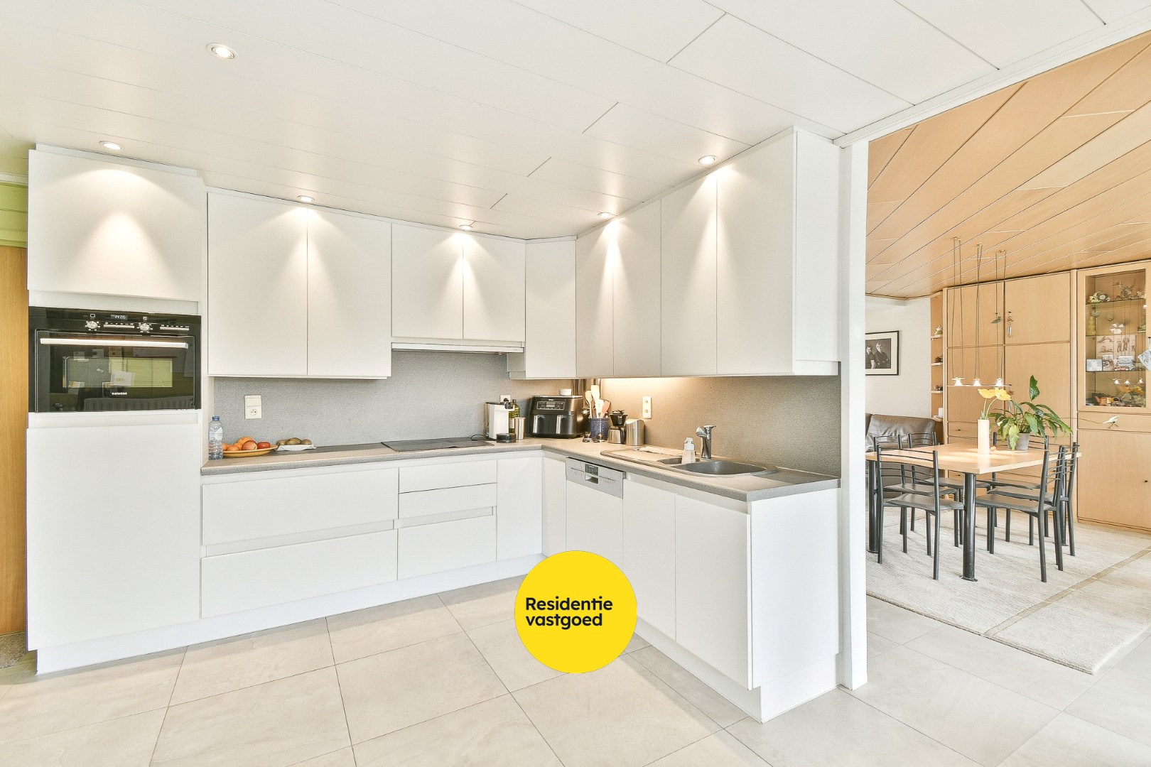 Instapklare woning met 4 slaapkamers, garage en carport 