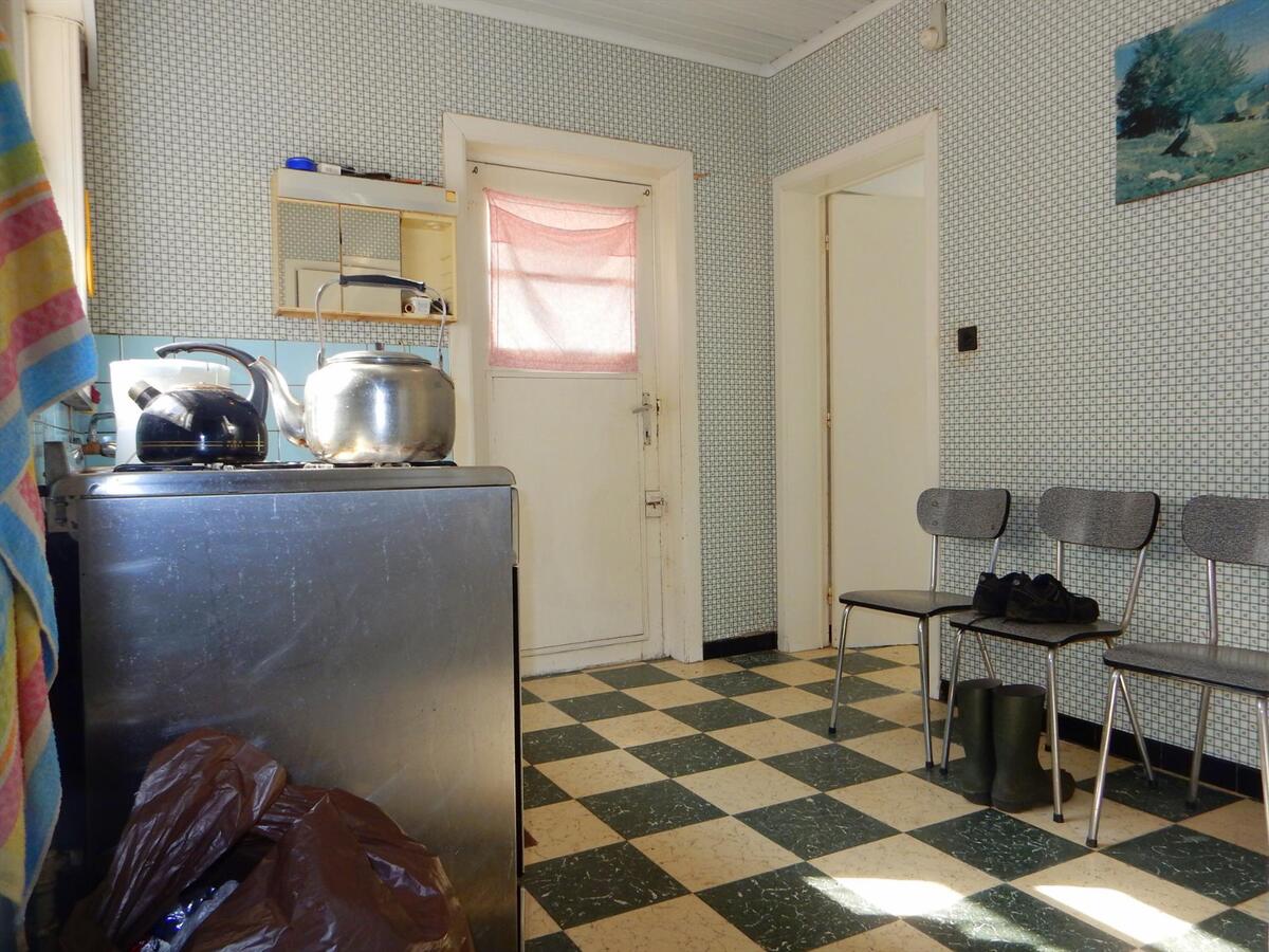 Op te knappen vrijstaande woning 