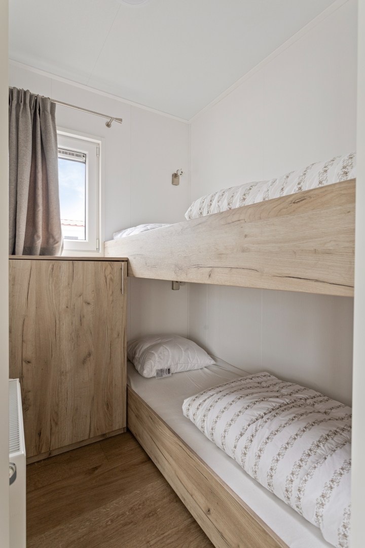 Ontsnap aan de dagelijkse hectiek en geniet van een welverdiende vakantie in deze charmante chalet (nr. ME46), te koop aangeboden op park Duinzicht in Koudekerke! 