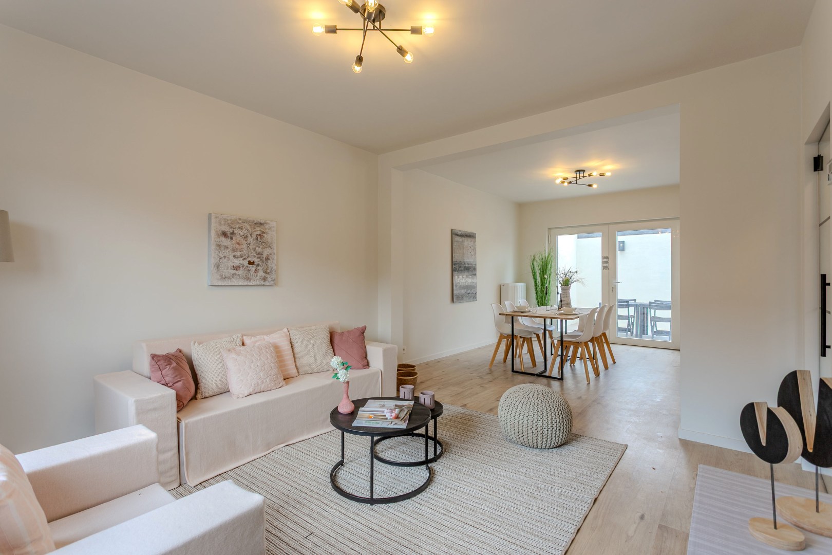 Gerenoveerde woning (EPC B) met 3 slpks (5 mogelijk) garage en tuin in een rustige straat te Lembeek 