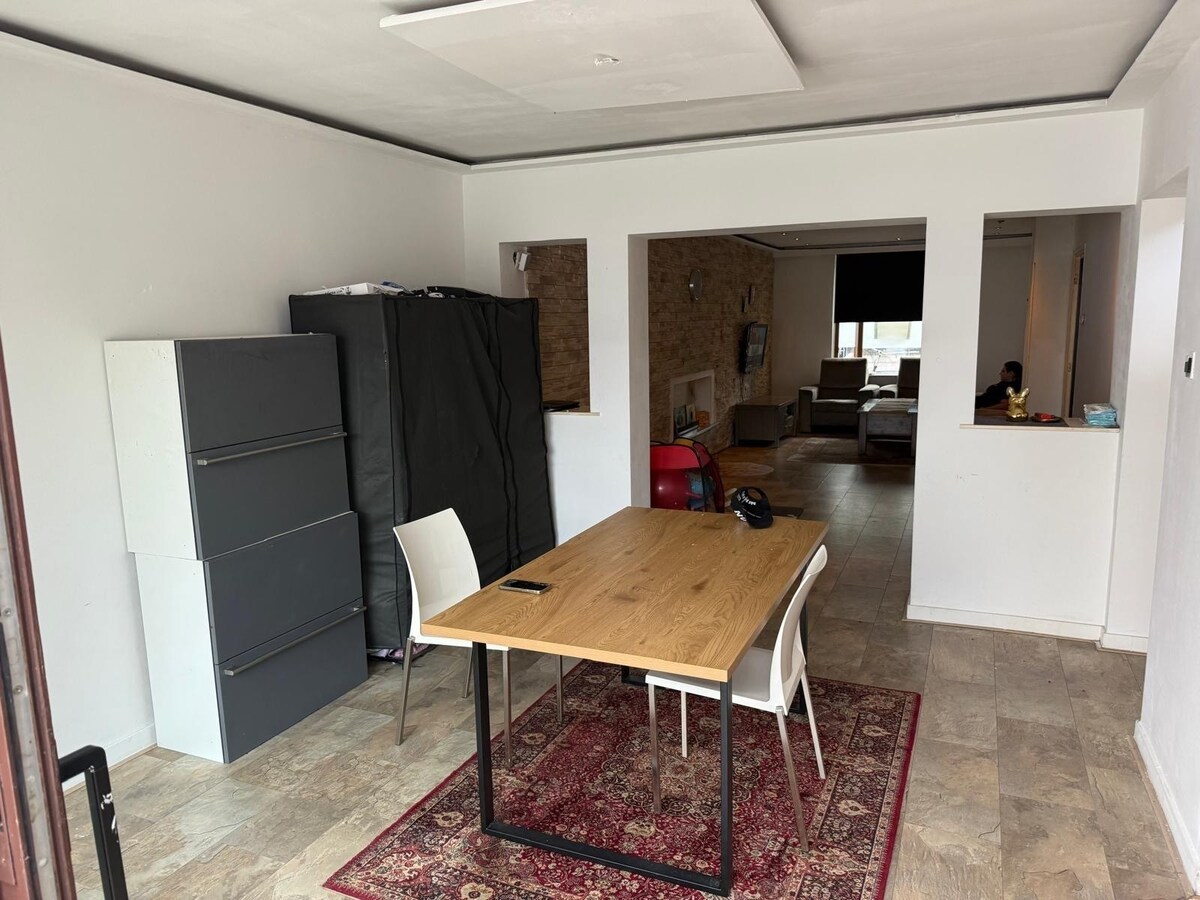 DIT BETREFT EEN WONING MET BIEDEN VANAF PRIJS  € 350.000 K.K. 