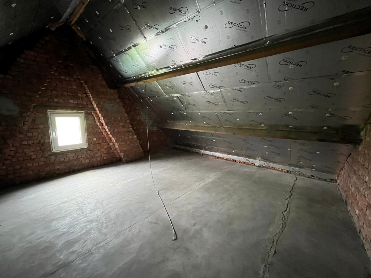 Knusse Half Open Bebouwing 