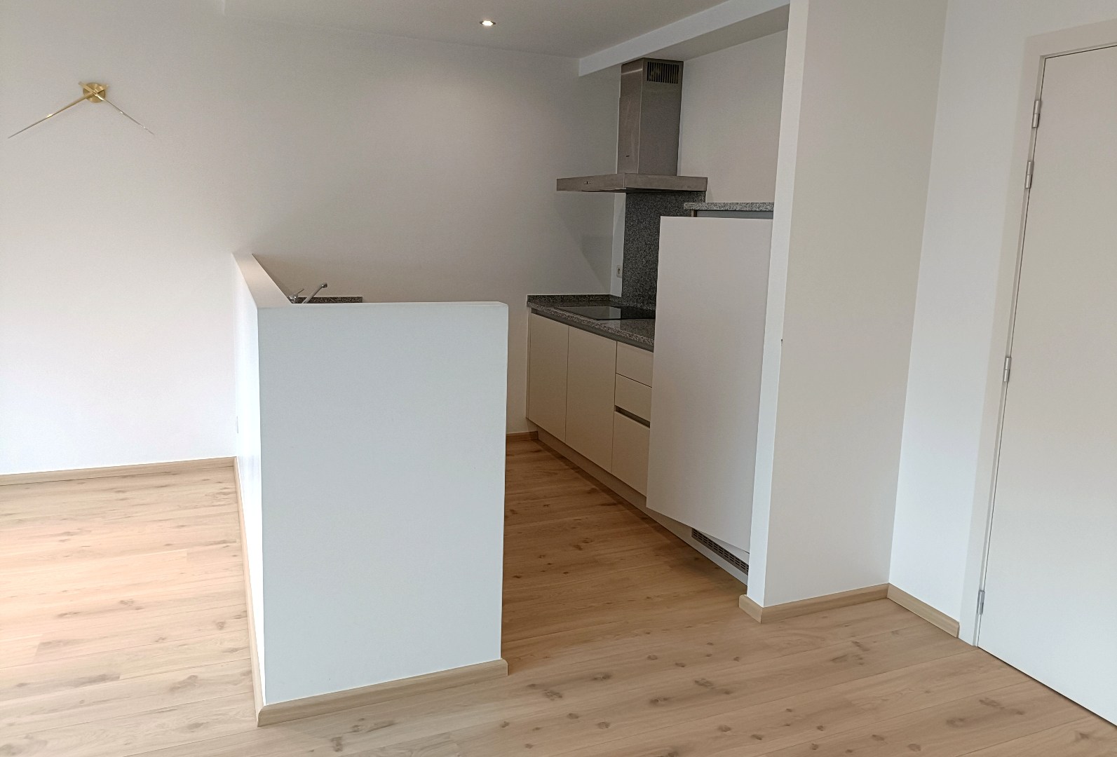MOOI APPARTEMENT MET GROOT TERRAS IN HET CENTRUM 