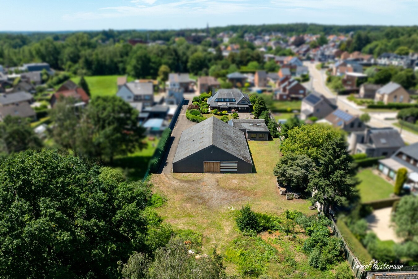 Ruime woning met loods op ca. 1ha te Lummen 
