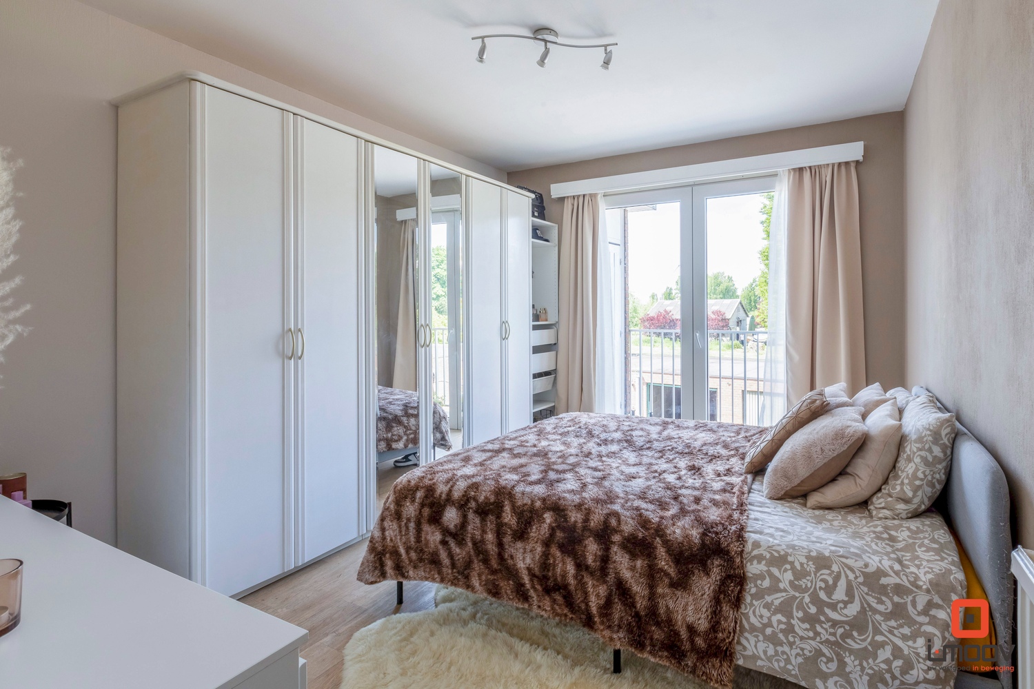 Ruim twee-slaapkamer appartement te Oostakker 