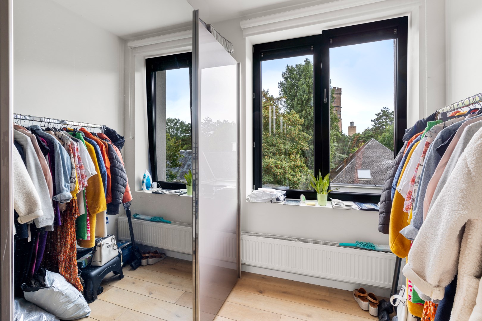 Magnifique appartement de 2 chambres avec terrasse ensoleillée, à proximité du centre. 