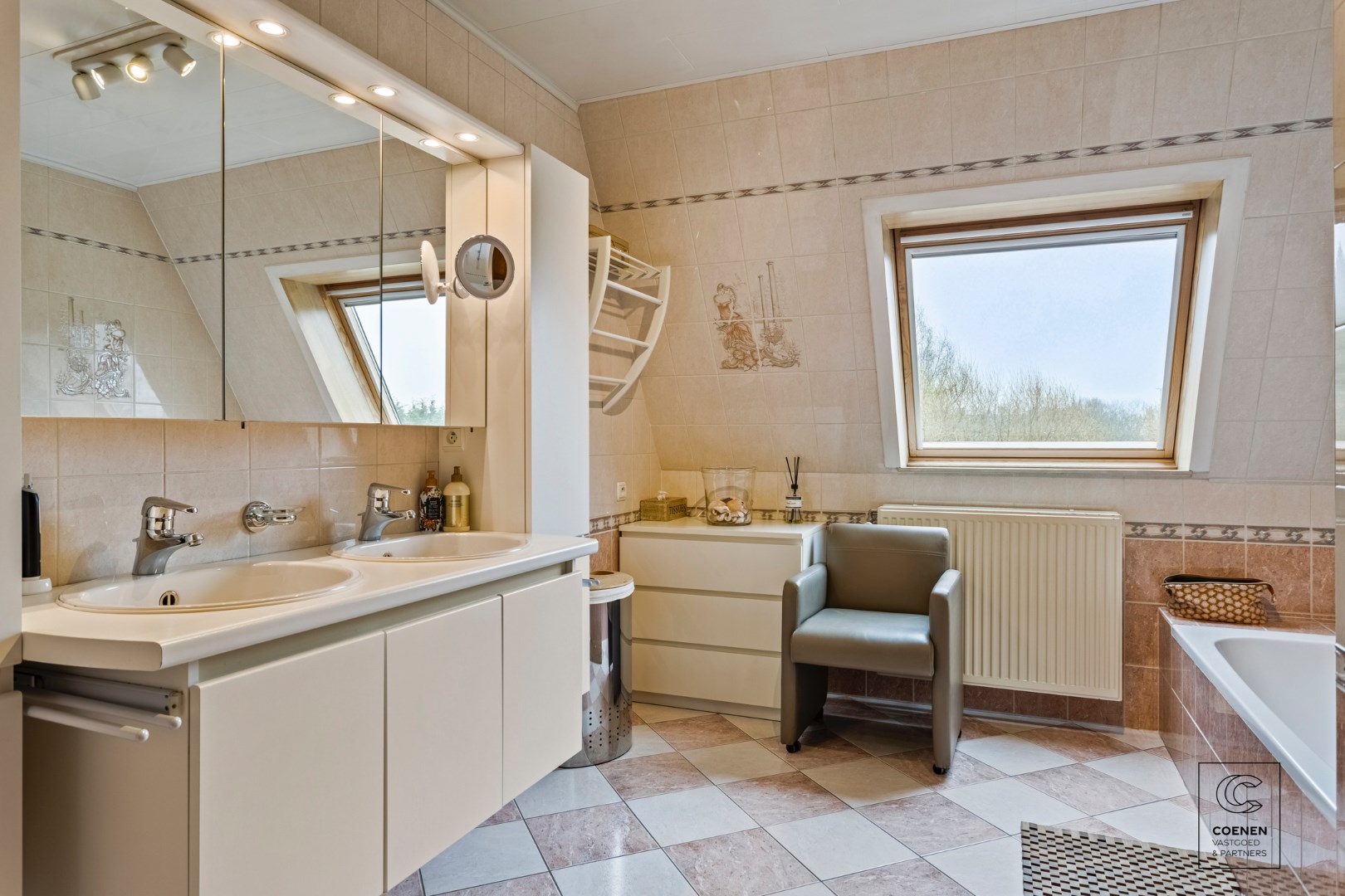 Ruim en stijlvol appartement van 146m² met zonnig terras in Lier! 