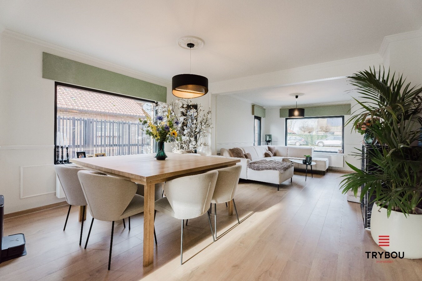 Verrassend ruime, lichtrijke woning op ruim perceel van 722m² te Jabbeke 