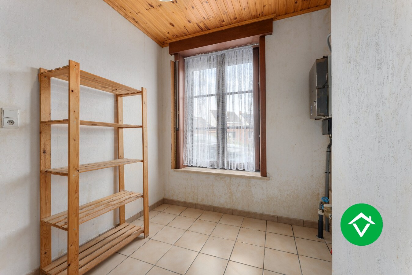 Ruime woning met 5 slaapkamers, diepe tuin en garage te Staden 